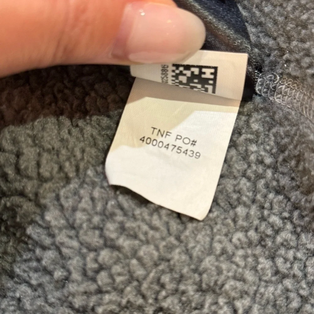 Men’s NORTH FACE Gordon’s Lyons 1/4 zip heathered grey pullover- Size Small